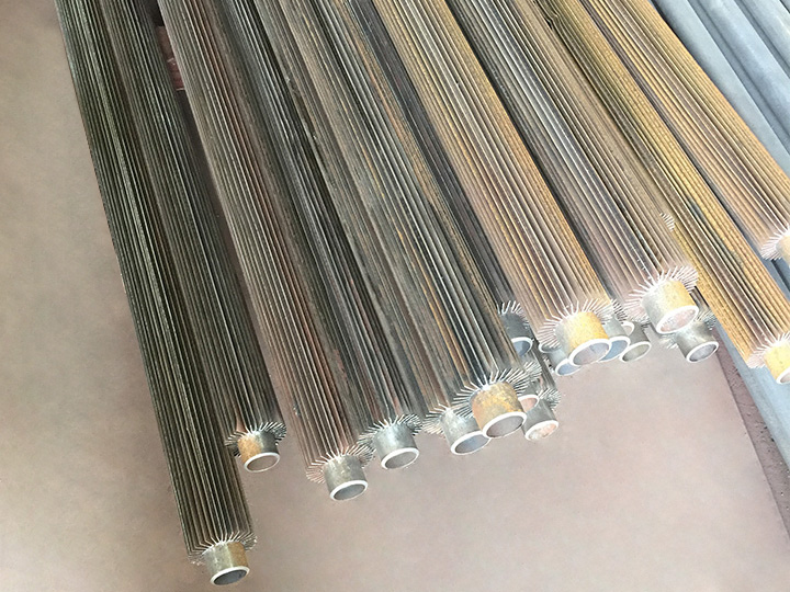Longitudinal finned tube