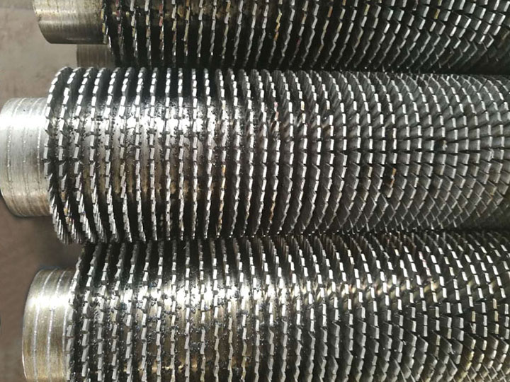 Serrated finned tubes