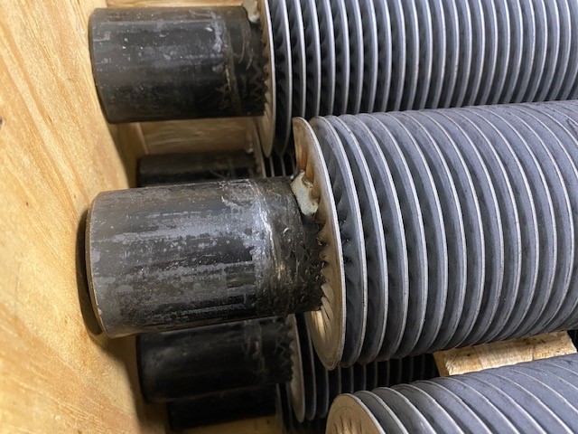 Spiral wound finned tubes